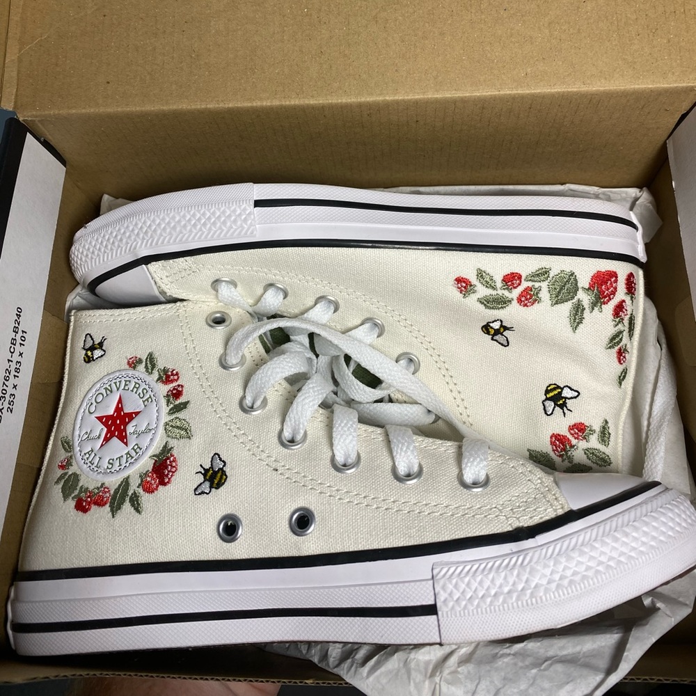 Converse Chuck Taylor All Star Hi Berries & Bees Sneaker - Little Kid - Size 2